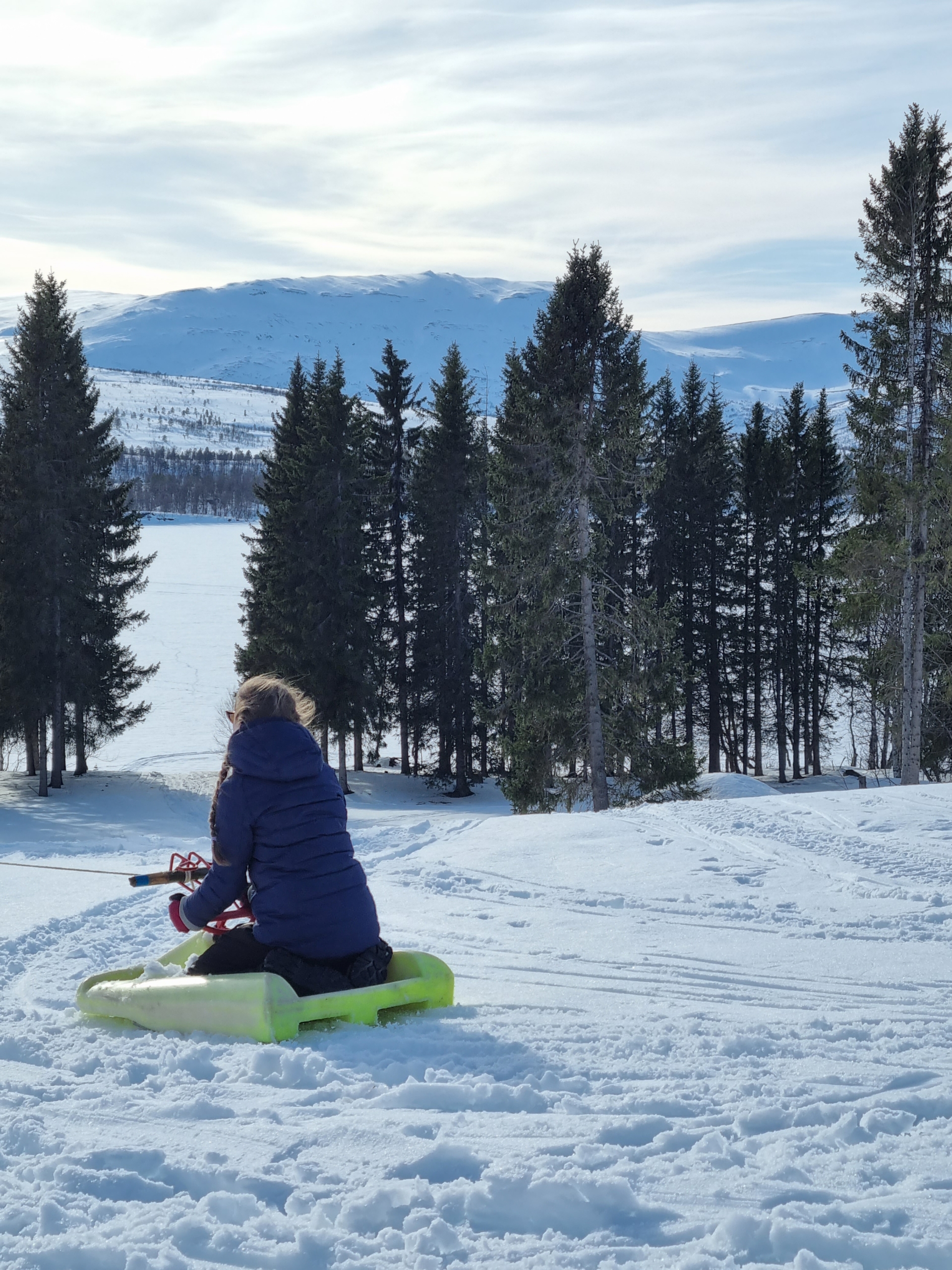 En person på akebrett