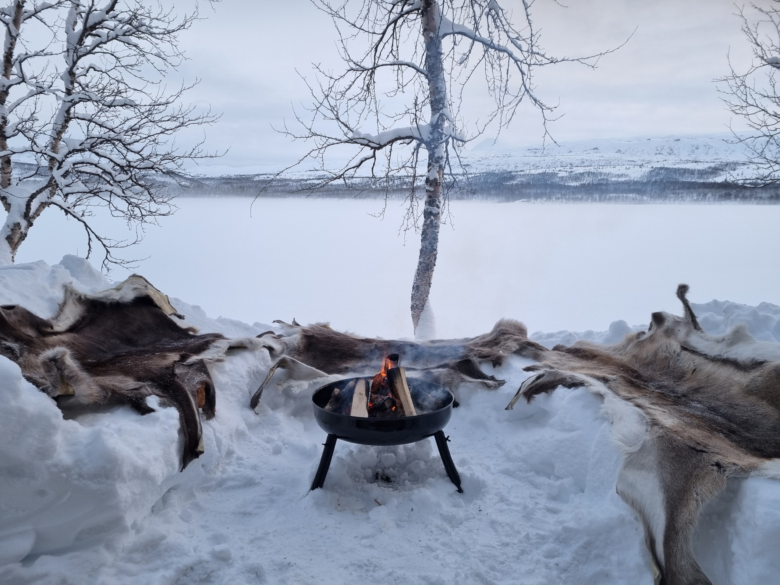 Bålpanne og utsikt mot Andsvatnet, vintertid